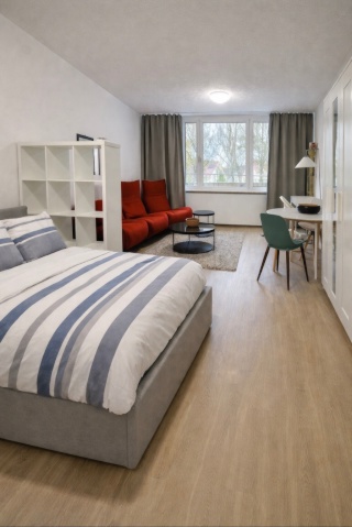 Anzeigenbild: Deluxe Zimmer mit privatem Balkon in netter Wohngemeinschaft