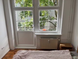 Gemütliche, ruhige und möblierte 3-Zimmer Altbauwohnung zwischen KaDeWe und Nollendorfplatz — photo 1