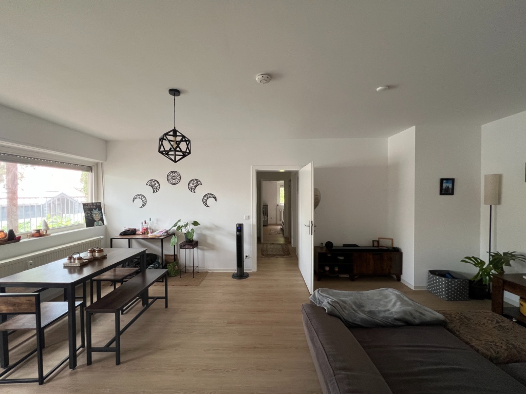 Schönes voll möblierte Wohnung mit großem balkon zur untervermietung