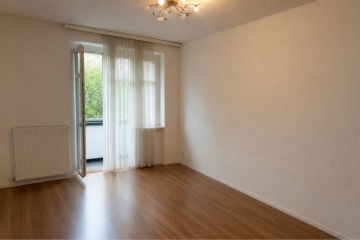 Großzügiges Zimmer mit Balkon in einer 58 m2 2-Zimmer-Wohnung in Berlin Tempelhof Schöneberg. Balkon in ruhiger Lage, vo — photo 1