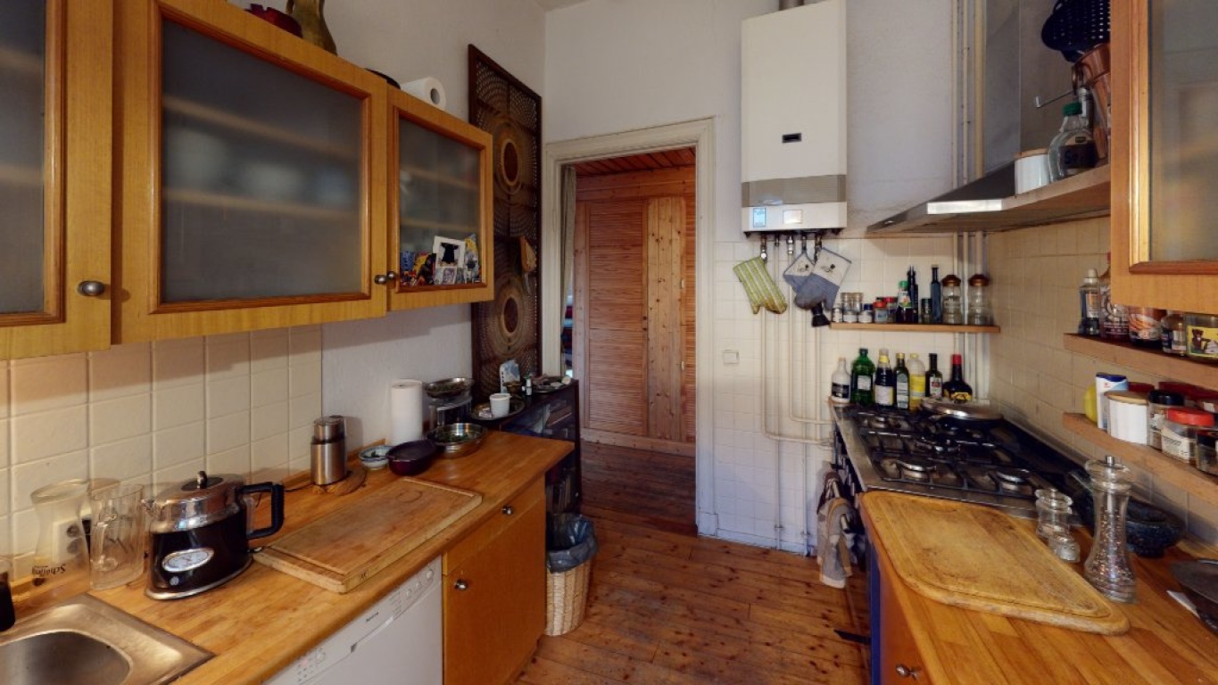 Exceptional Art-Filled Period Apartment at Boxhagener Platz - – bright, expressive and highly individual, blending atelier spirit, design and Berlin bohemia. – Krossener Strasse, 10245 Berlin Friedrichshain – Vorschaubild 12