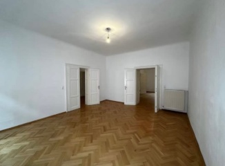 Anzeigenbild: 🏡 Wunderschönes, großes Altbauzimmer zu vermieten! ✨