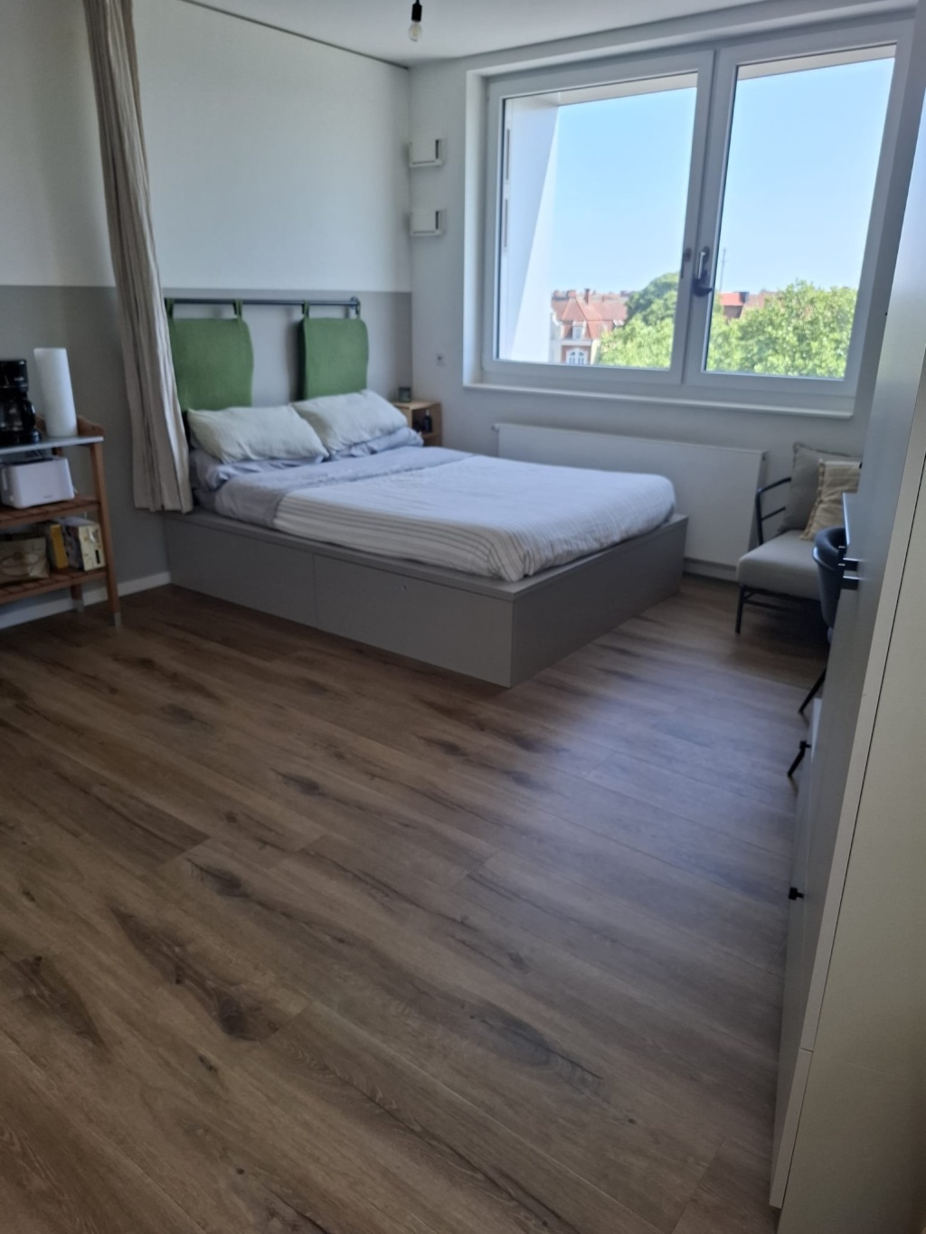 Modern Studio Next to the Train Station (POHA)
