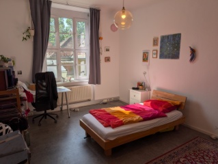 Anzeigenbild: 21 m2 Altbauzimmer mit Stuck | Große WG mit Wohnzimmer | U2 & Mercado in 5 Minuten