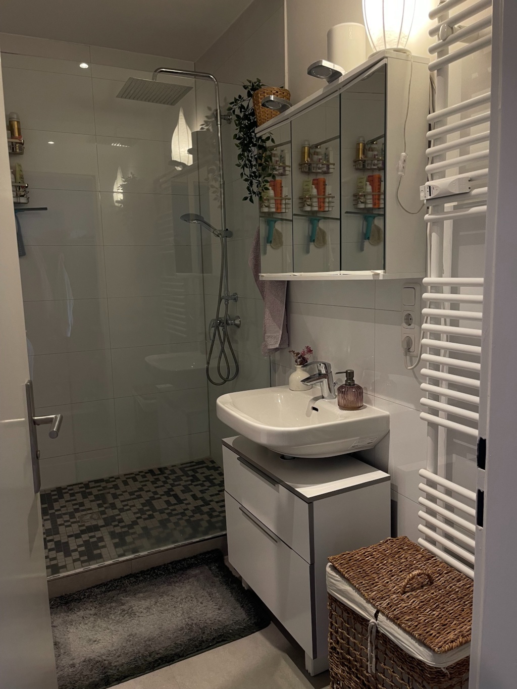 Möblierte 1-Zimmer-Wohnung an der U1 Hallerstraße | 01.10.–31.12.2026 – Hermann-Behn-Weg, 20146 Hamburg Rotherbaum – Vorschaubild 6