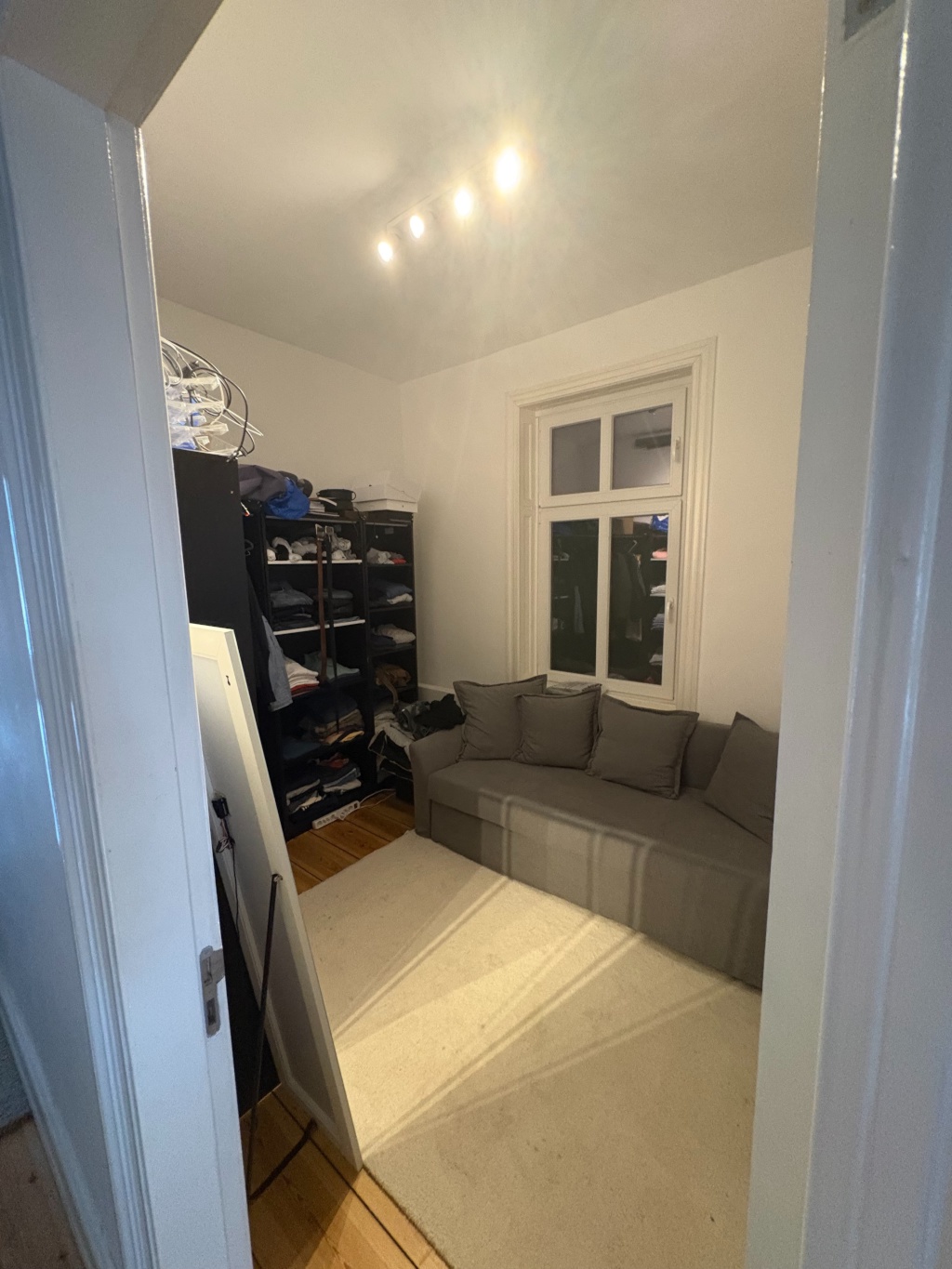 BEFRISTET AB SOFORT FÜR 3/5 MONATE: Stilvolle Altbauwohnung mit Balkon – Voll möbliert & zentral gelegen – Mittelweg 40, 20148 Hamburg Eimsbüttel – Vorschaubild 9