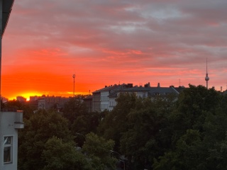 Helle schöne Altbauwohnung direkt am Görlitzer Park im September — photo 1