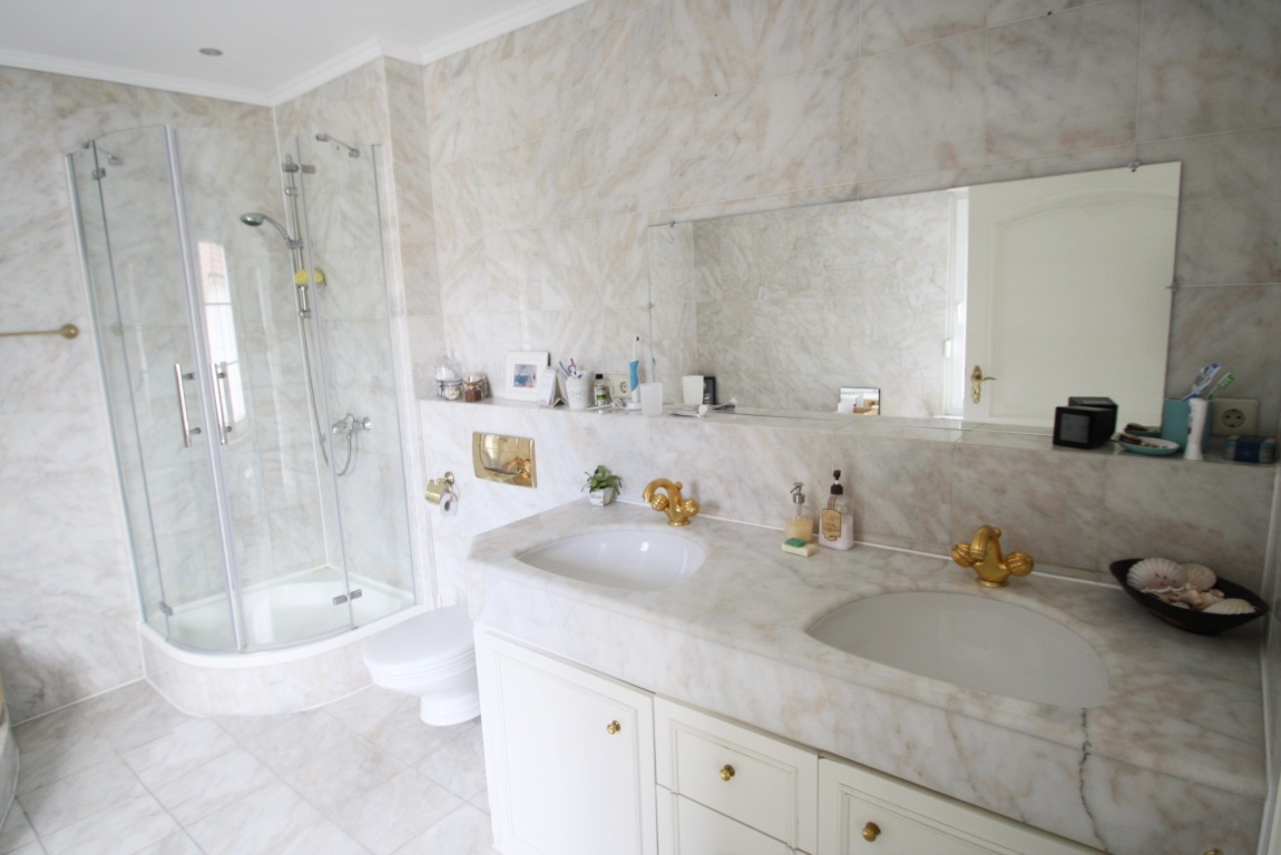 Habitación en WG Rohrbach Friedrich-Ebert-Straße 1 - Großes Badezimmer