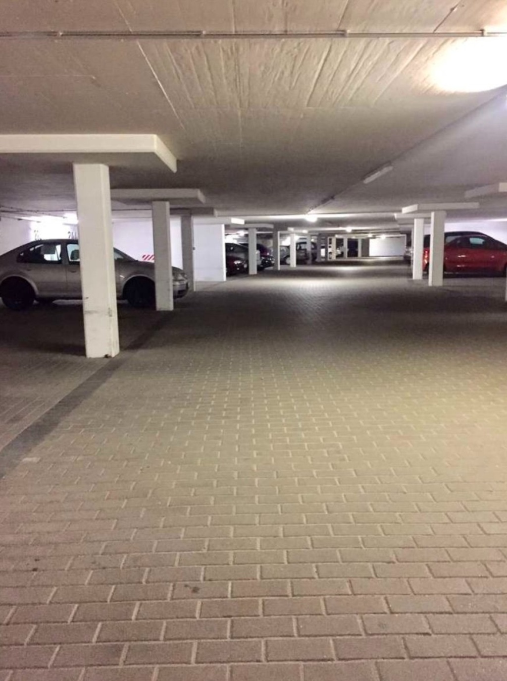 WG-Zimmer Rudow Angerstr. - Parkplatz