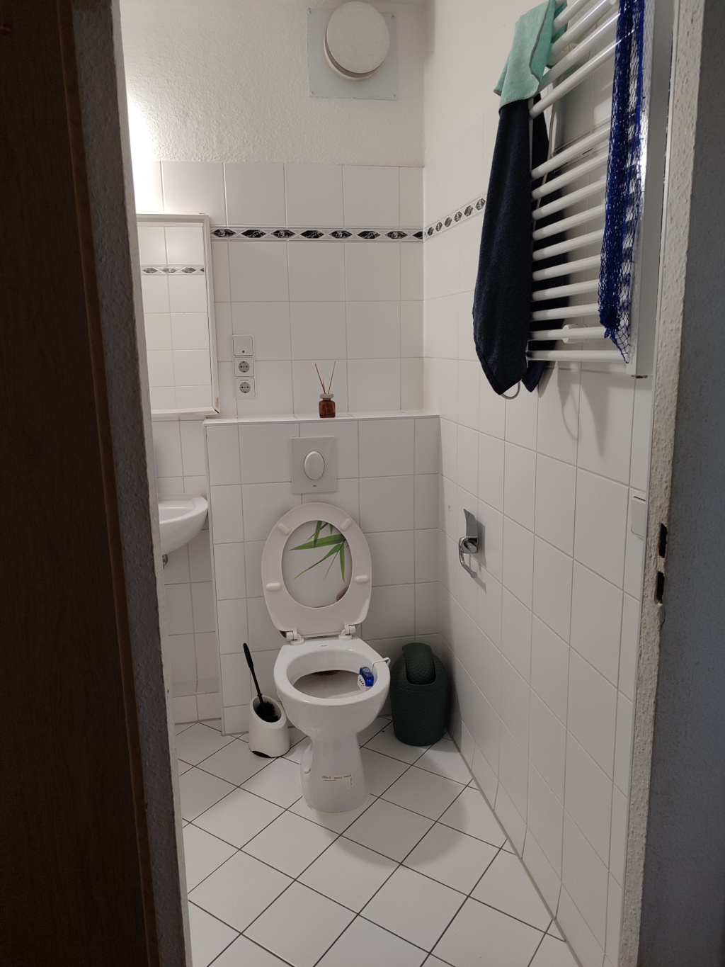 Lovely 1-bedroom flat. Separate kitchen & bathroom in 13053 Berlin from now to 31st August 2026! – Falkenberger Chaussee 20, 13053 Berlin Hohenschönhausen – Vorschaubild 16