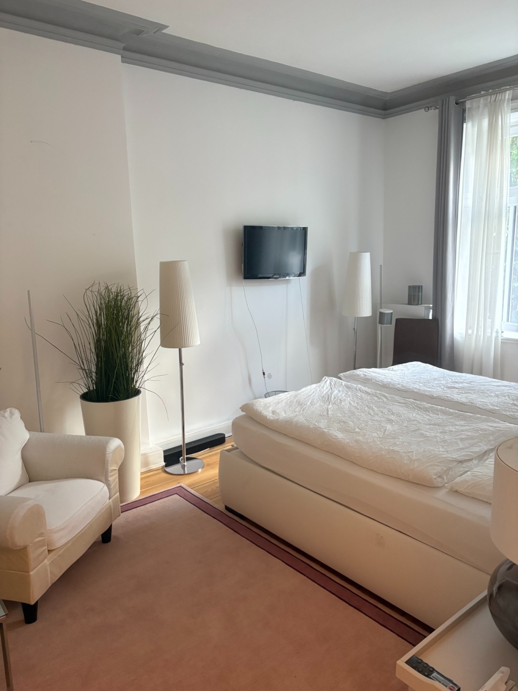 BEFRISTET AB SOFORT FÜR 3/5 MONATE: Stilvolle Altbauwohnung mit Balkon – Voll möbliert & zentral gelegen – Mittelweg 40, 20148 Hamburg Eimsbüttel – Vorschaubild 6