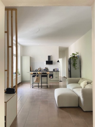 Spacious Bright Flat near Rathaus Neukölln — photo 1