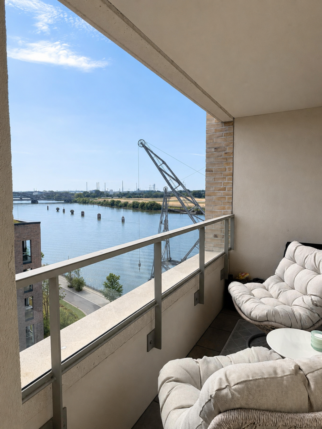 Untermiete Okt. - Dez.: Voll möblierte 2-Zimmer-Wohnung mit Wasserblick in der HafenCity