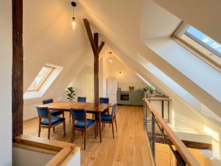 Maisonette-Dachgeschosswohnung mit 5 Schlafzimmern, Wohnküche und Bädern — photo 1