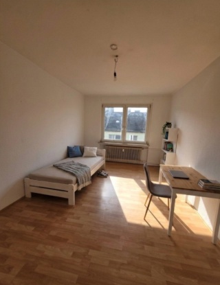 Anzeigenbild: Helles Zimmer in 4er WG