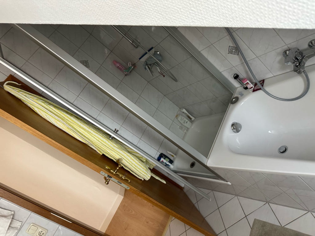 WG-Zimmer Heimstetten Poinger Straße 13 - Dusche + Badewanne
