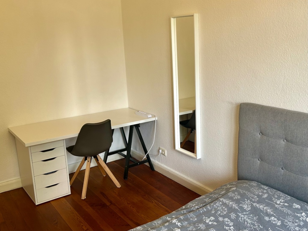 Zwischenmiete: Möblierte 2-Zimmer-Wohnung nahe Bahnhof – 23554 Lübeck St Lorenz Nord – Vorschaubild 2