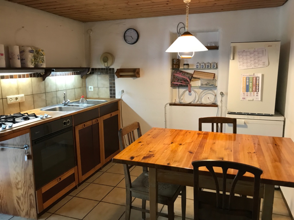 WG-Zimmer zentrale Innenstadt Wettestraße - Küche mit Essplatz im OG