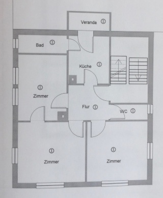 3 Zimmer Wohnung Altbau mit hohen Decken und Stuck WG geeignet