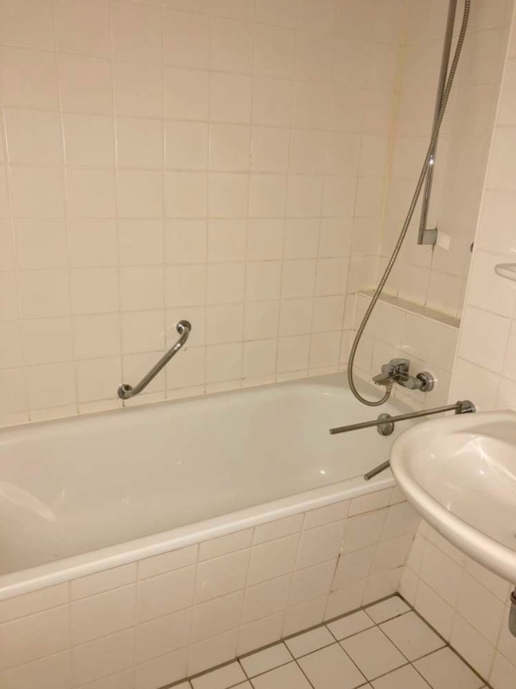 WG-Zimmer Rudow Angerstr. - Bad