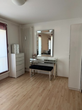 Anzeigenbild: 1 Zimmer Wohnung Appartement ERSTBEZUG Zentral Stadt Regensburg in einem Studenten Wohnheim für 2 Personen geeignet Schöne Wohnung mit Küchenzeile und Bad mit Tiefgaragenstellplatz Möbliert