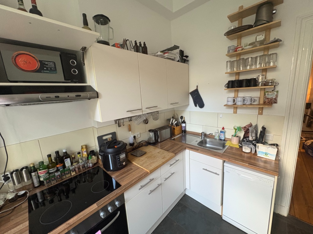 BEFRISTET AB SOFORT FÜR 3/5 MONATE: Stilvolle Altbauwohnung mit Balkon – Voll möbliert & zentral gelegen – Mittelweg 40, 20148 Hamburg Eimsbüttel – Vorschaubild 10