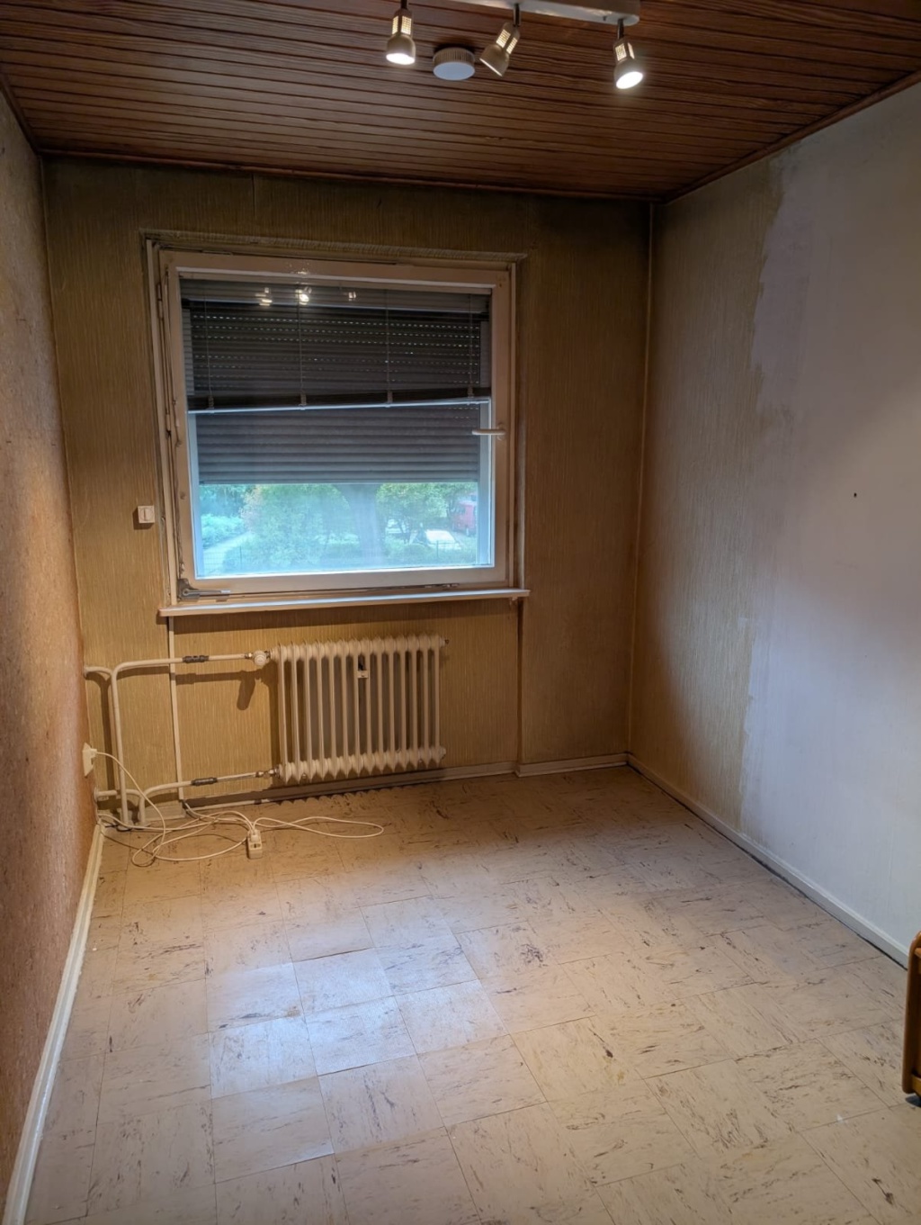 A fully furnished room in a semi-detached house