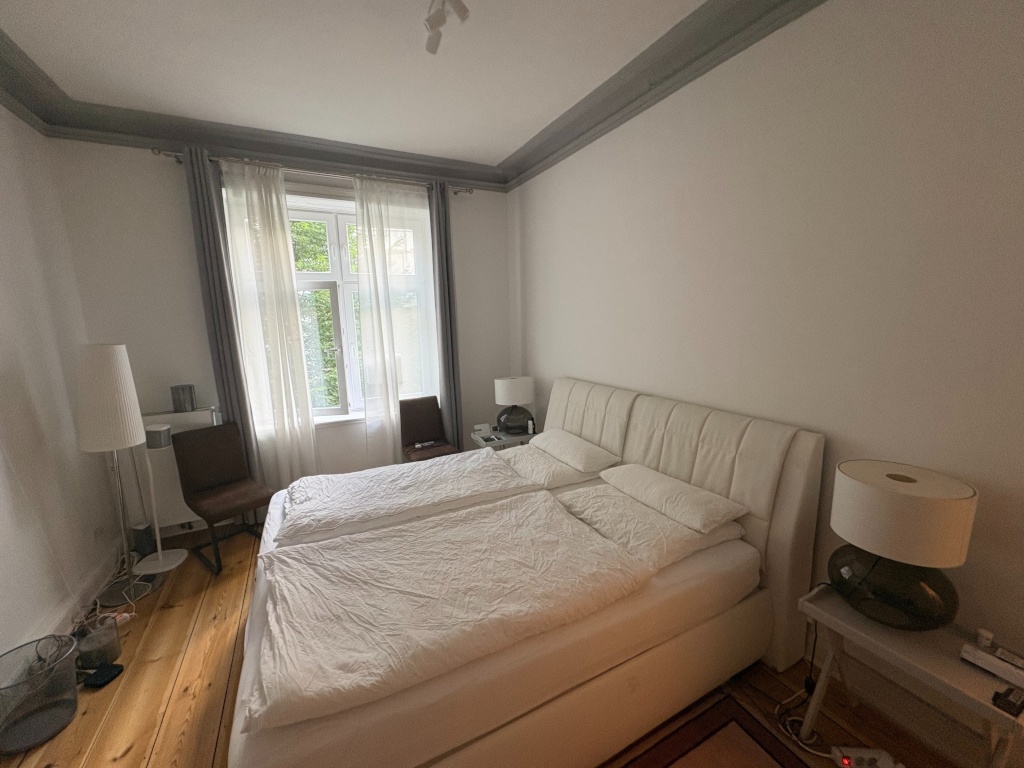 BEFRISTET AB SOFORT FÜR 3/5 MONATE: Stilvolle Altbauwohnung mit Balkon – Voll möbliert & zentral gelegen – Mittelweg 40, 20148 Hamburg Eimsbüttel – Vorschaubild 5