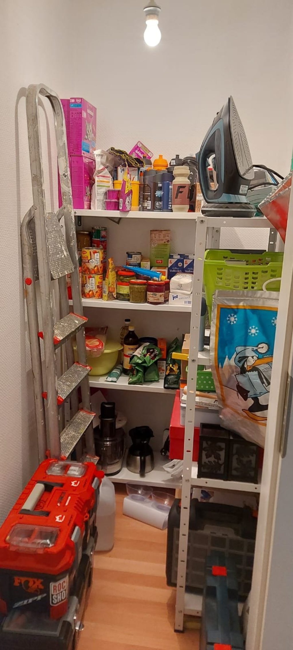 Apartamento Mörzheim Haufenstraße 16 - Vorratskammer/Kleiderschrank