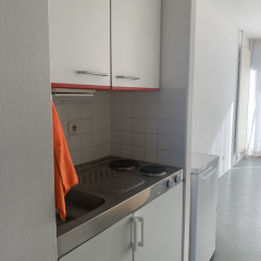Anzeigenbild: Furnished student room with private kitchen & bathroom | 15.08 / 01.09 | €434