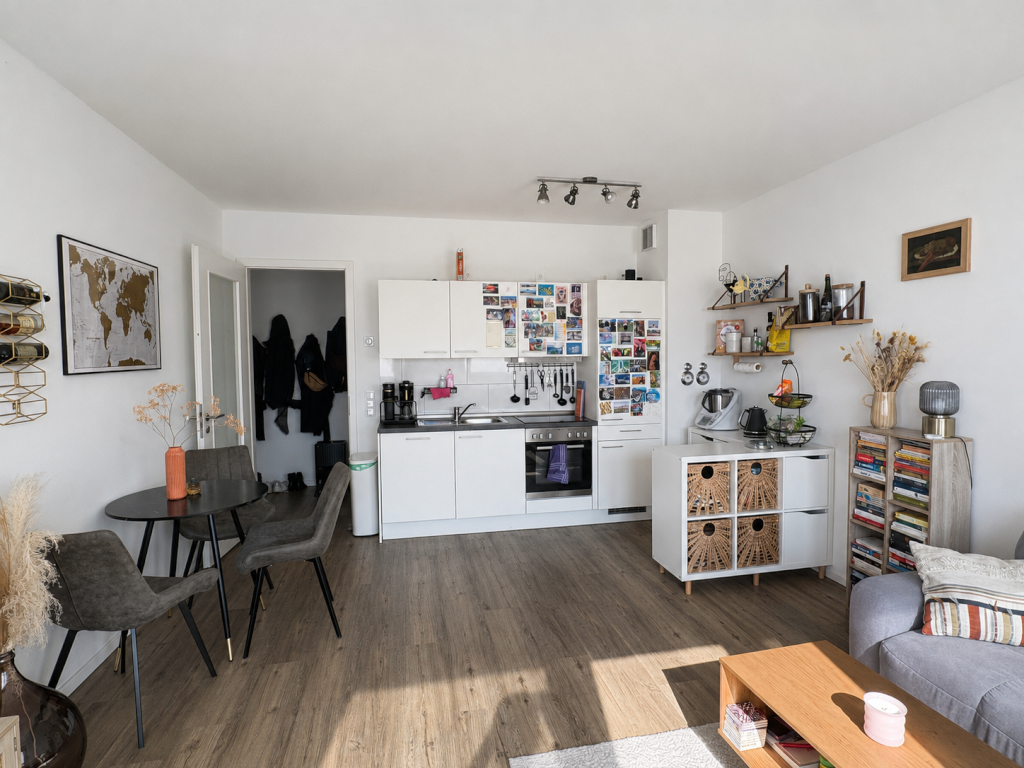 Untermiete Okt. - Dez.: Voll möblierte 2-Zimmer-Wohnung mit Wasserblick in der HafenCity – Baakenallee, 20457 Hamburg HafenCity – Vorschaubild 2