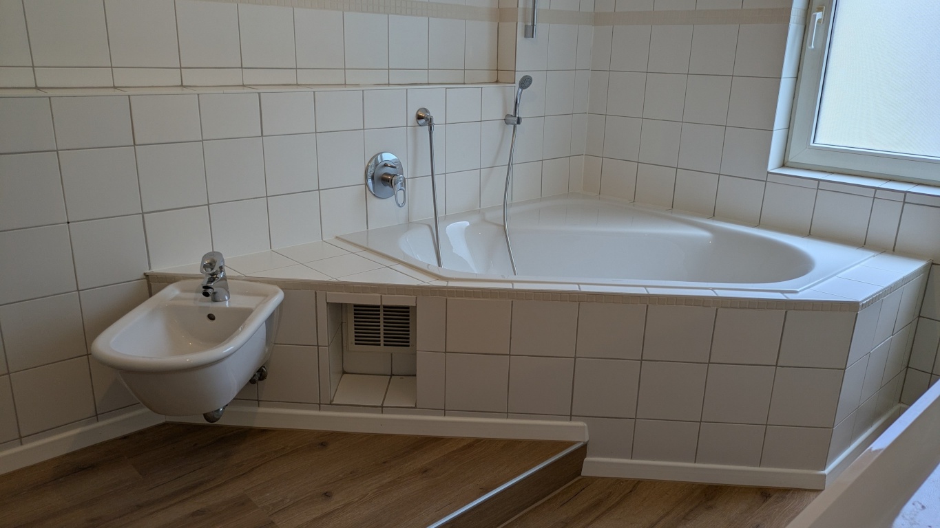 Haus Ettenheim Berggasse 7 - Tageslichtbad im OG