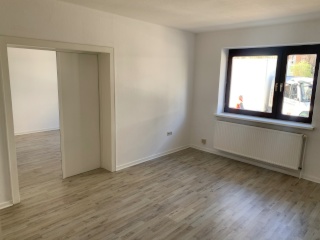 Anzeigenbild: Renovierte 3-Zimmer-Wohnung in der Innenstadt – perfekt für 2er-WG mit Wohnzimmer und zwei gleich großen Zimmern