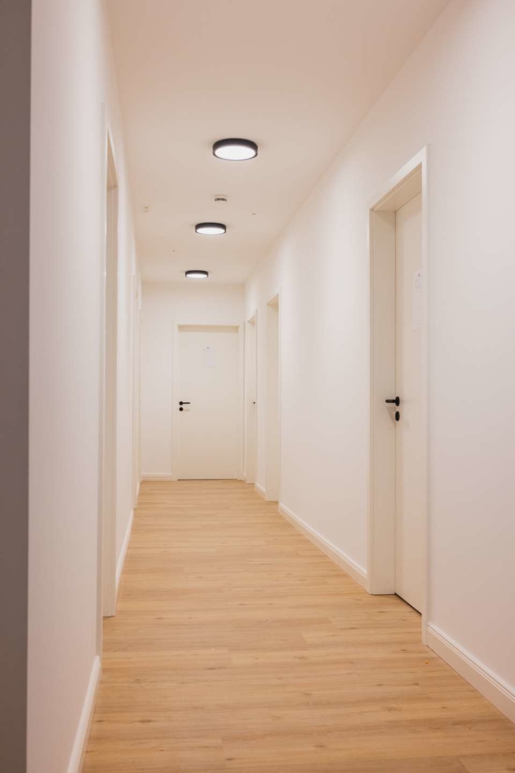 2 vollmöblierte WG-Zimmer in Stuttgart Mitte ab 01.10.2026 – Staffelstraße 1, 70190 Stuttgart Mitte – Vorschaubild 3