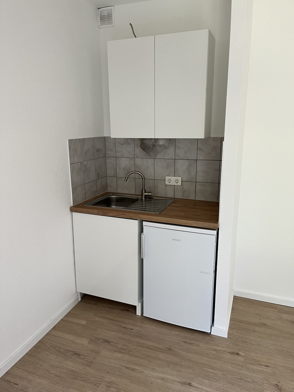 Ab 1.11.: Schöne 1-Zimmer Wohnung mit Gartenterrasse, Küchenzeile, Tiefgaragenstellplatz in Nähe Uniklinik