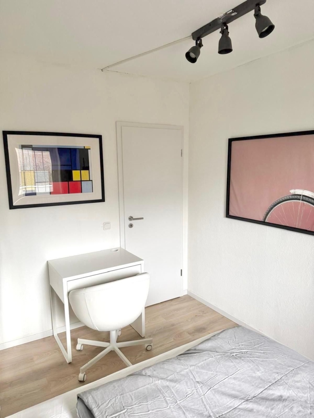 Modernes Zimmer in Derendorf – 40476 Düsseldorf Derendorf – Vorschaubild 3