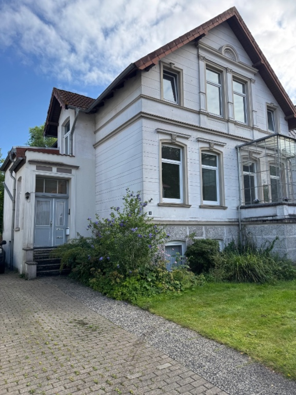 Großräumige Altbauwohnung in Top Lage, perfekt für 2er Studenten WG