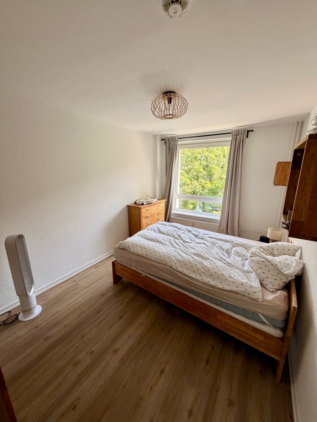 Schöne, möblierte 2-Zimmerwohnung in Barmbek-Süd ~ Pauschalmiete 1375 € inklusive Betriebskosten und sämtlichen Nebenkosten (Heizung, Strom, Wasser, GEZ) – Gluckstraße, 22081 Hamburg Barmbek-Süd – Vorschaubild 3