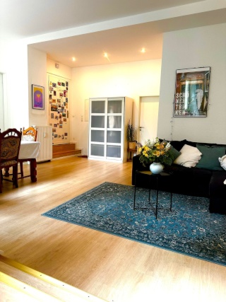 Anzeigenbild: Untermiete/Pendlerzimmer in großer Wohnung mit Terrasse und Garten im Sommer☀️