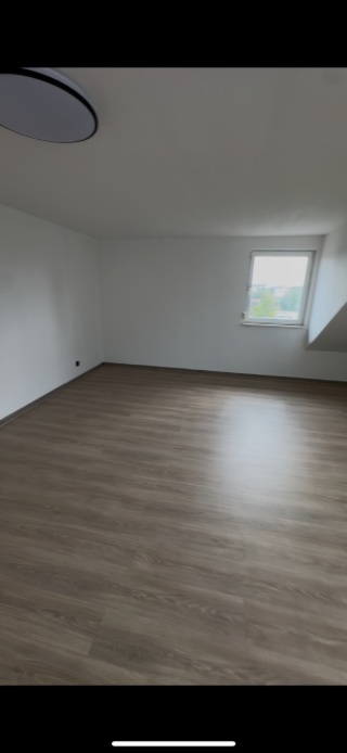 Imagen del anuncio: Spacious 28 m2 Room in a Friendly Shared Home – Neu-Ulm (Burlafingen)