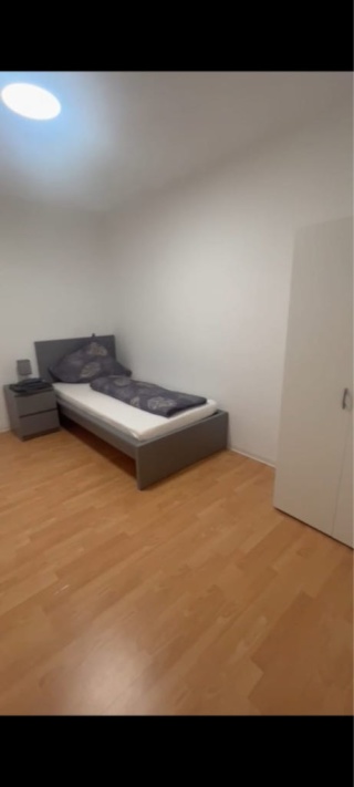 Anzeigenbild: Single Private Room Available (With Anmeldung) For 1 Person- WG