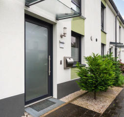 Anzeigenbild: Kleines schönes Reihenhaus mit Garten für 3 bis 6 Monate zu vermieten