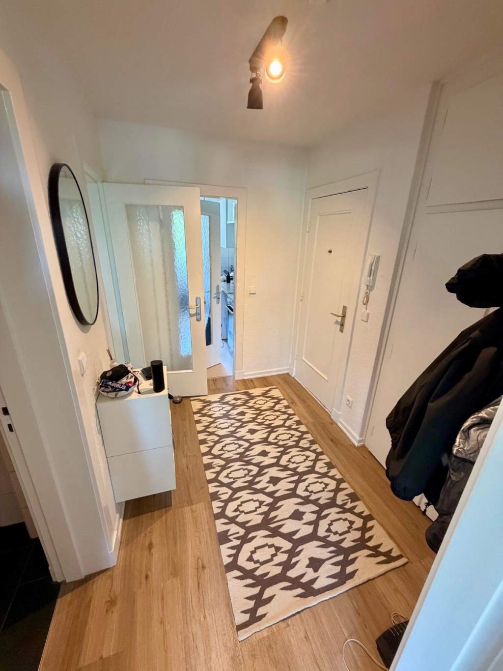 Schöne, möblierte 2-Zimmerwohnung in Barmbek-Süd ~ Pauschalmiete 1375 € inklusive Betriebskosten und sämtlichen Nebenkosten (Heizung, Strom, Wasser, GEZ) – Gluckstraße, 22081 Hamburg Barmbek-Süd – Vorschaubild 4