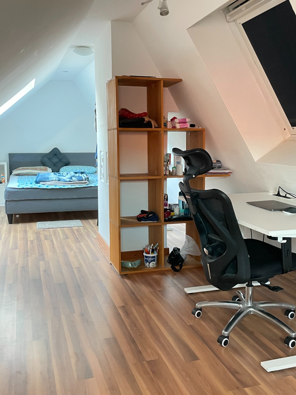 Möblierte 2-Zimmer-Dachgeschosswohnung zur Zwischenmiete (31.08.–01.11.) – Innerer Graben 26, 97070 Würzburg Altstadt – Vorschaubild 2