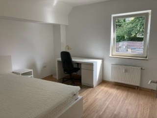 Imagen del anuncio: Bright, Newly Renovated and Fully Furnished Private One Room for Couples or Singles in 3 student shared House–  sharing possible