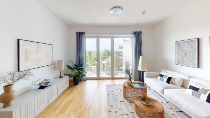 Exclusive 3-Room Apartment with Balcony and Two Bathrooms in Prime Location — photo 1