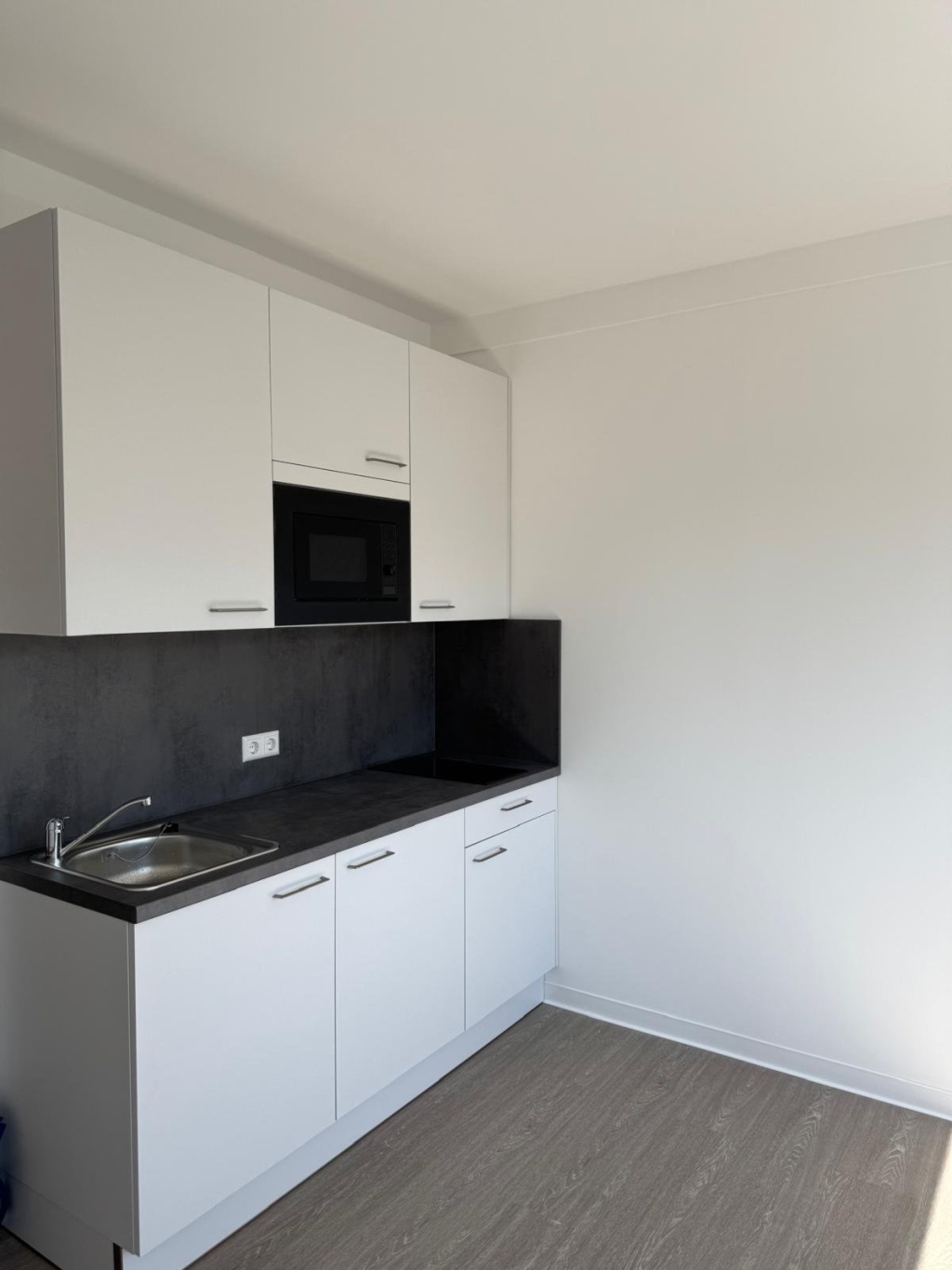 1 Room Flat Frankfurt am Main Lyonerstr 11 - picture 3