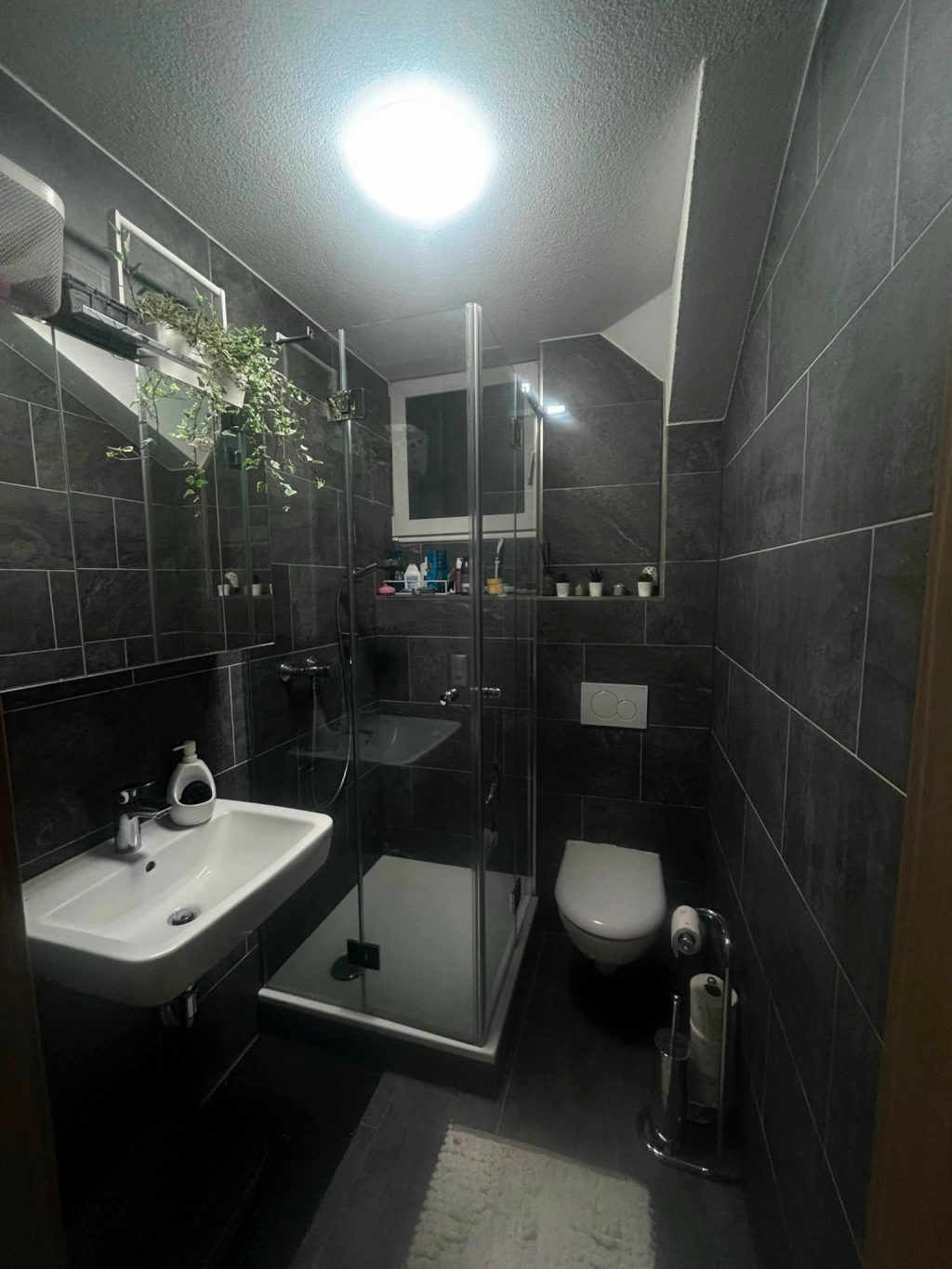 Helle, moderne Souterrain-Wohnung mit eigenem Gartenzugang, perfekt für Homeoffice & Fortbildung – Lämmleshalde 21, 70376 Stuttgart Bad Cannstatt – Vorschaubild 9