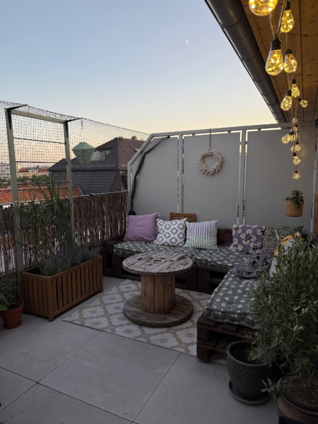 Möblierte Maisonette-Wohnung mit Dachterrasse und Stellplatz in der Dresdner Neustadt zur Zwischenmiete – Lößnitzstraße, 1097 Dresden Leipziger Vorstadt – Vorschaubild 4