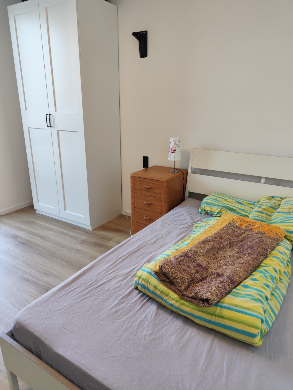 WG-Zimmer Köpenick Wendenschloßstraße 160 - Bett, Schrank + Nachttisch